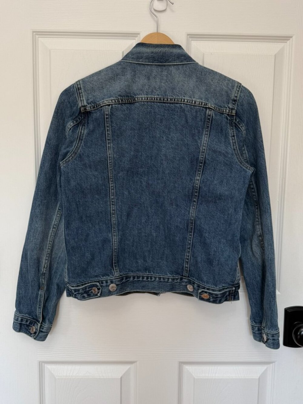 Gap 1969 Women's Classic Denim Jacket Medium Wash Size XS - Picture 3 of 7